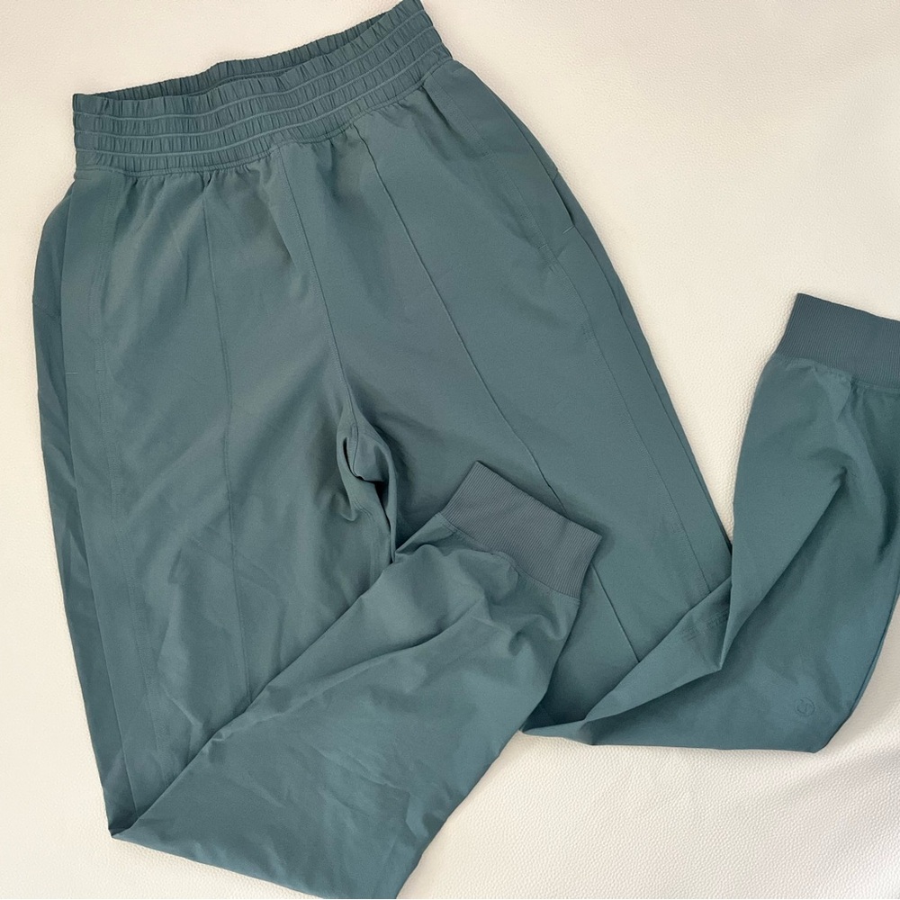 Lululemon women’s joggers
